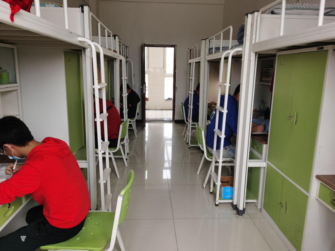吐鲁番技术学院的宿舍图片